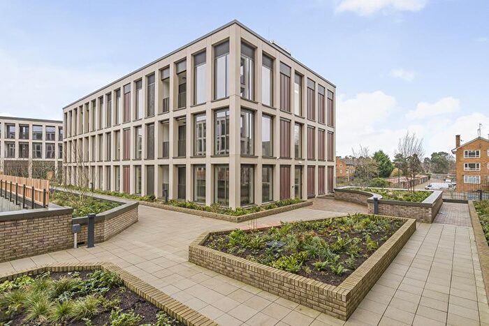 1 Bedroom Flat To Rent In Woking, Surrey, GU21
