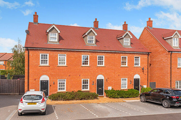 4 Bedroom Terraced House For Sale In Bourton Road, Banbury, OX16