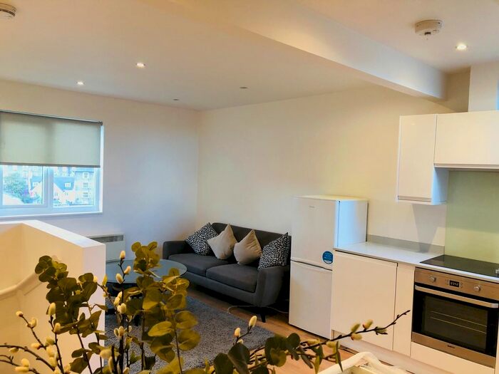 2 Bedroom Maisonette To Rent In Old Kent Road, London, SE15