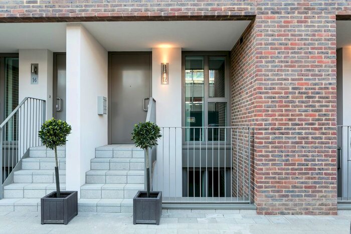 3 Bedroom Town House To Rent In Pressing Lane, Hayes, UB3