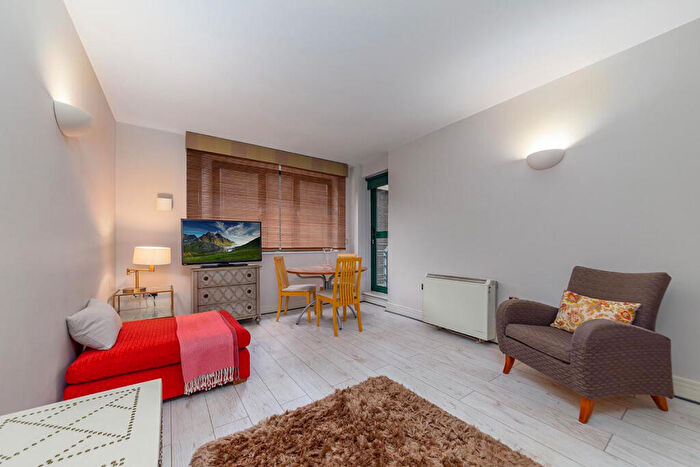 1 Bedroom Flat For Sale In Londinium Tower, Mansell Street, London, E1
