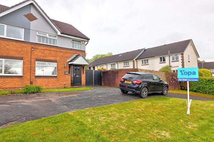 3 Bedroom Semi-Detached House For Sale In Wilkes Street, Oldham, OL1