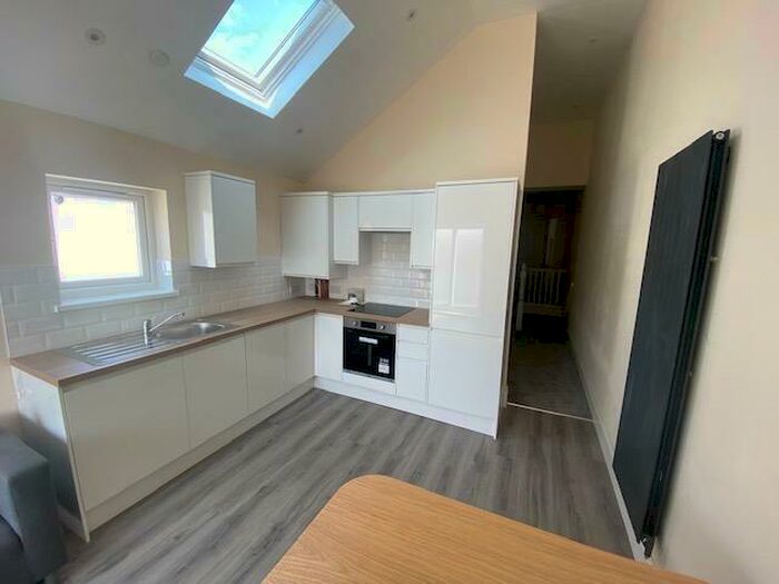 2 Bedroom Apartment To Rent In Whitchurch Road, Cardiff, CF14