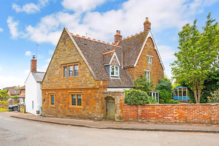 3 Bedroom Semi Detached House For Sale In Moreton Road, Eydon, NN11