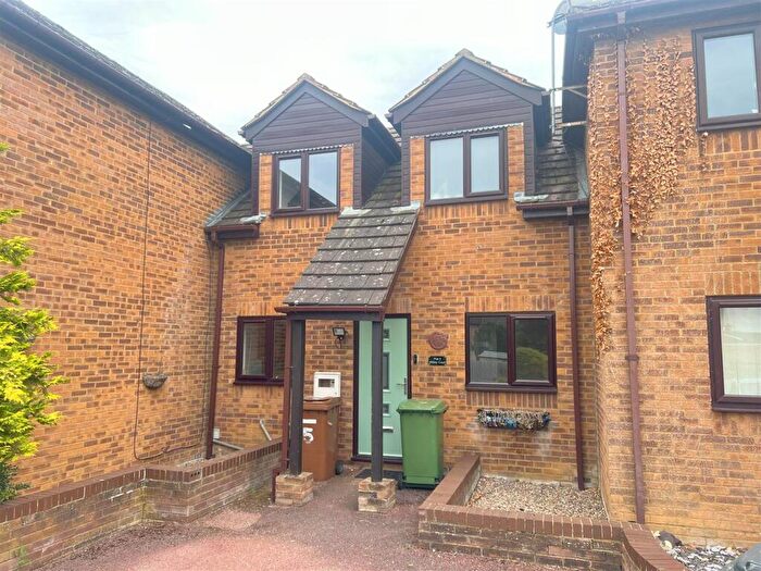 2 Bedroom Flat To Rent In Abbey Court, Wollaston, NN29