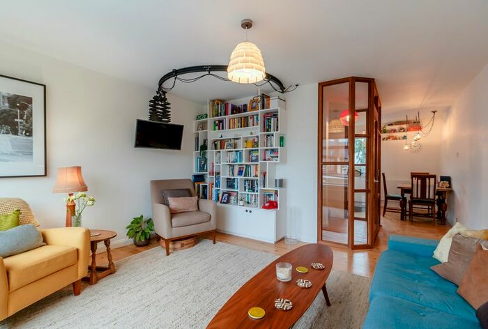 2 Bedroom Detached House To Rent In Devon Road, Hersham, Walton-On-Thames, KT12