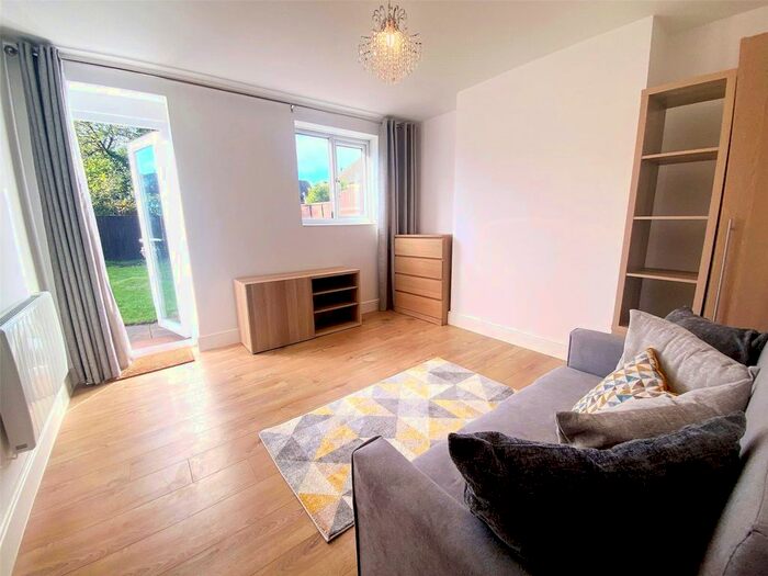 1 Bedroom Maisonette To Rent In Northfields, Dunstable, Bedfordshire, LU5