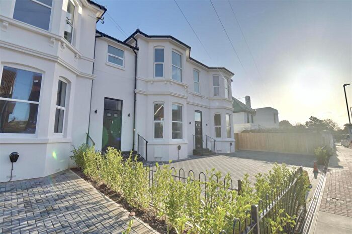 4 Bedroom Semi-Detached House To Rent In Spencer Road, Southsea, PO4