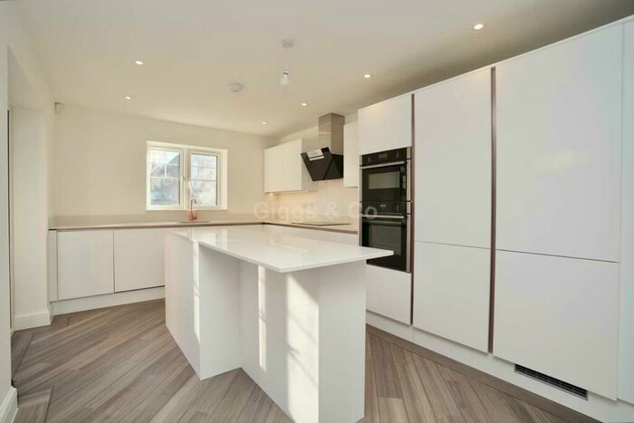 4 Bedroom Link Detached House To Rent In West Lodge, Great North Road, PE19