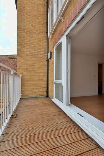 2 Bedroom Flat To Rent In Poplar High Street, London, Canary Wharf, E14