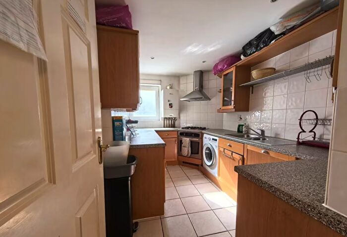 1 Bedroom Flat To Rent In Woodland Crescent, London, SE16