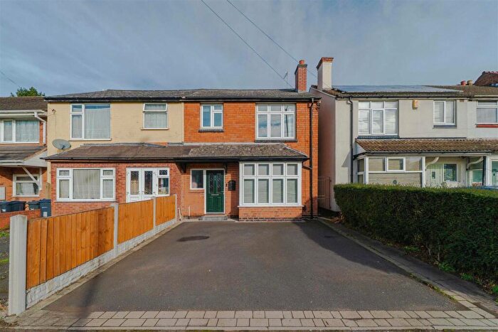 3 Bedroom Semi Detached House For Sale In Brook Lane, Kings Heath/Billesley Border, Birmingham, B13