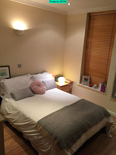 2 Bedroom Flat To Rent In Flat, Mossbury Road, London, SW11