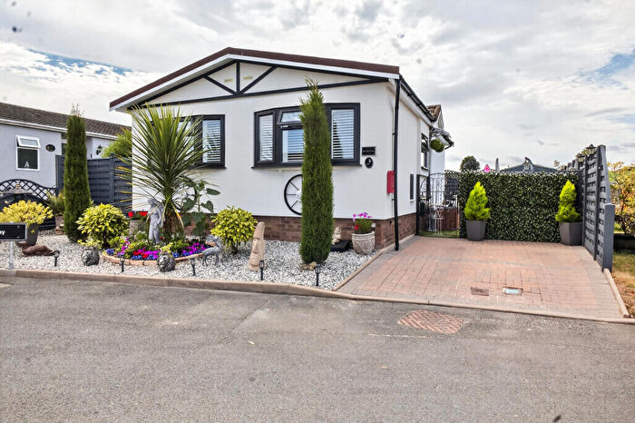 2 Bedroom Park Home For Sale In Fayre Oaks Home Park, Kings Acre, Hereford, HR4