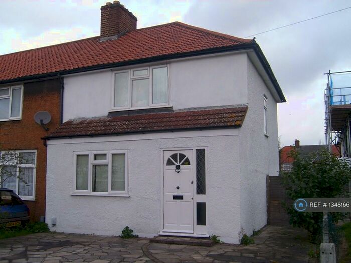 2 Bedroom Semi-Detached House To Rent In Bentry Road, Dagenham, RM8
