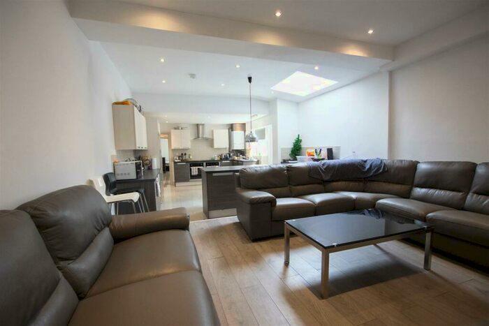 8 Bedroom House To Rent In Dawlish Road, Birmingham, B29