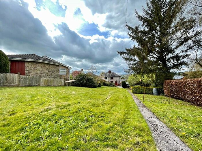 3 Bedroom Semi-Detached House For Sale In Yew Tree Hill, DE4