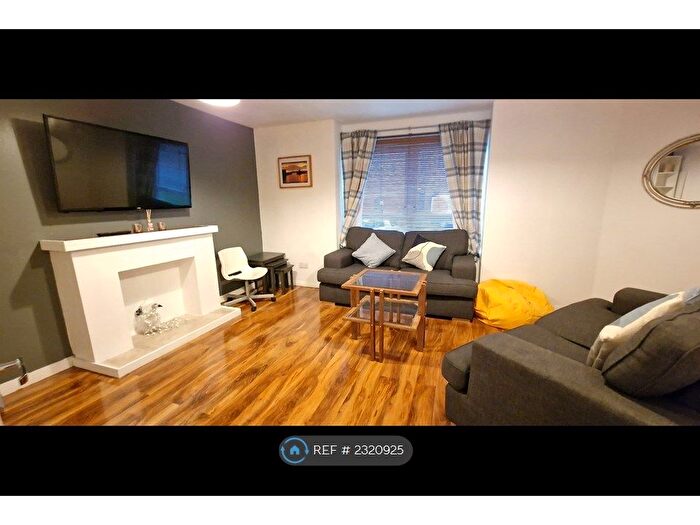 3 Bedroom Flat To Rent In Yorkhill Street, Glasgow, G3