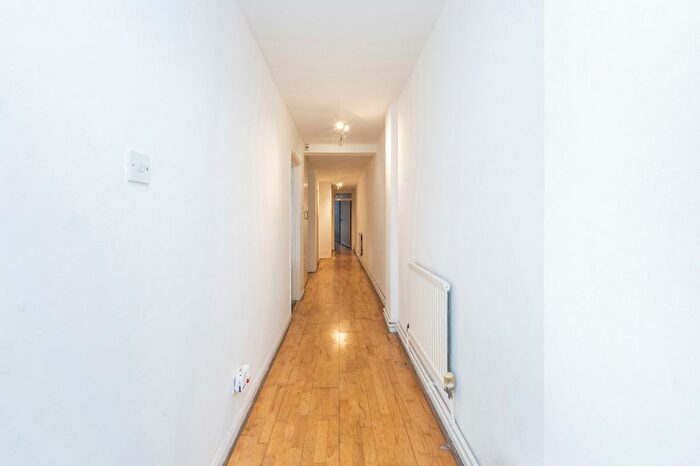 2 Bedroom Flat For Sale In East Dulwich Grove, East Dulwich, SE22