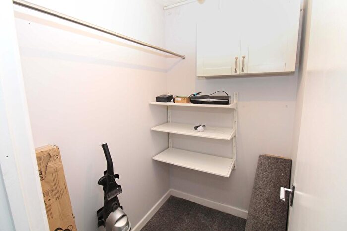 1 Bedroom Flat To Rent In Kings Road, Hyde Park, Leeds, LS6