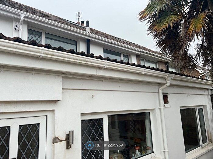 3 Bedroom Semi-Detached House To Rent In Rest Bay, Porthcawl, CF36
