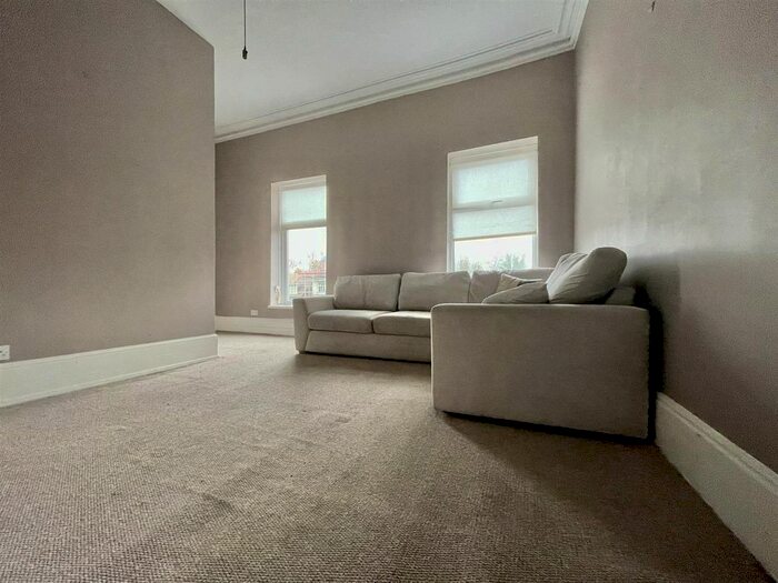 2 Bedroom Flat To Rent In Wellington Road North, Stockport, SK4