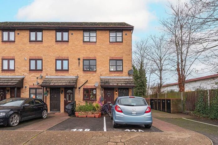 Studio To Rent In Seymour Gardens, Brockley, London, SE4