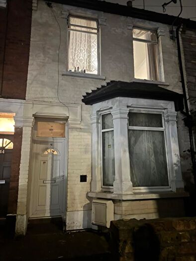 Semi-Detached House To Rent In Johnson Street, Southall, UB2