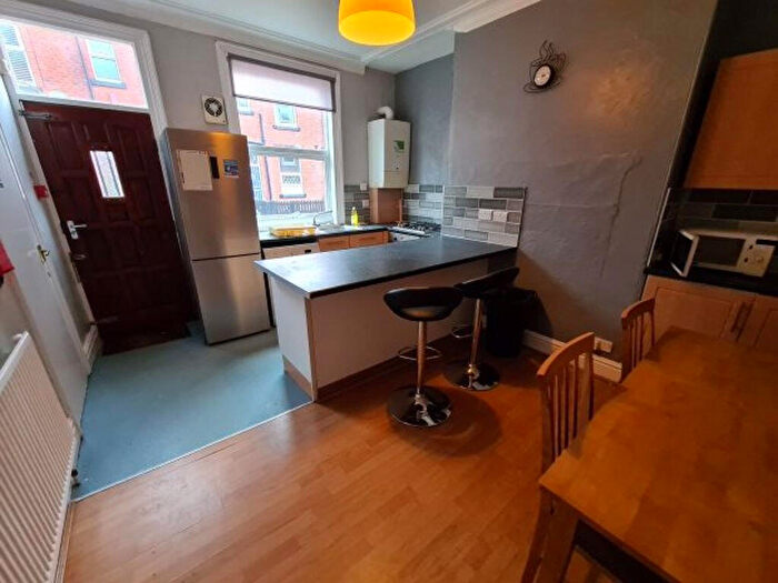5 Bedroom House To Rent In Burchett Place, Leeds, LS6