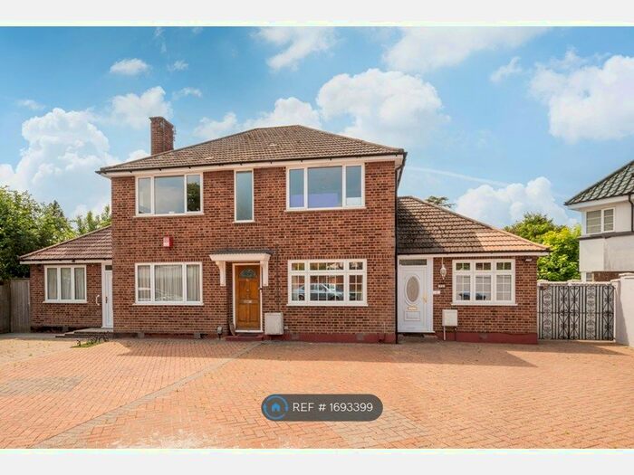 3 Bedroom Maisonette To Rent In Wayside Close, London, N14