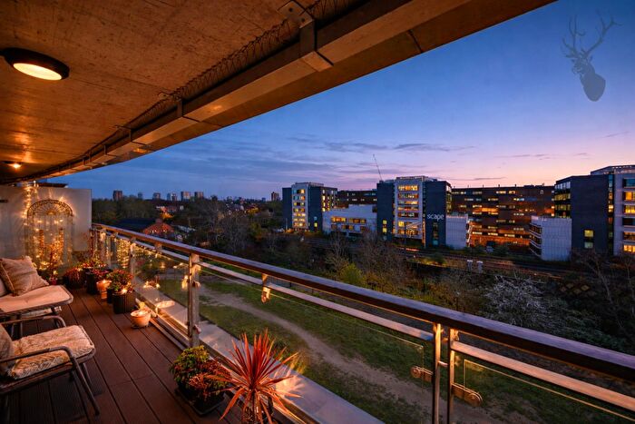 2 Bedroom Flat For Sale In Suttons Wharf Development, Bethnal Green, E2