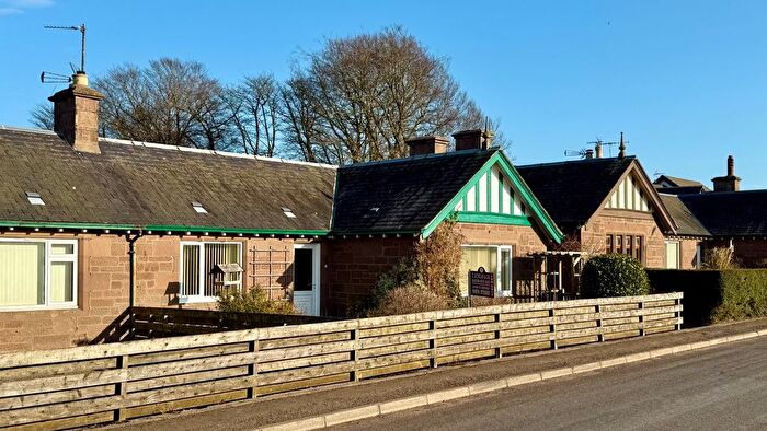 2 Bedroom Semi-Detached Bungalow For Sale In Westmount Cottages, Montrose, DD10