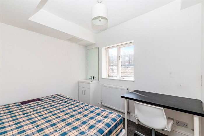 3 Bedroom Flat To Rent In St Georges Road, Brighton, BN2