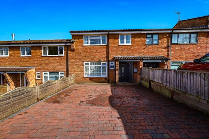 3 Bedroom Terraced House For Sale In Inwood Road, Liss, Hampshire, GU33