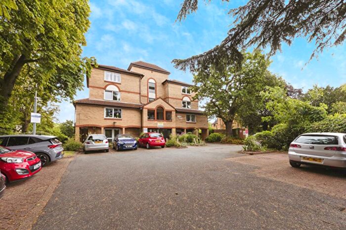 2 Bedroom Apartment For Sale In Alden Court, Croydon, CR0