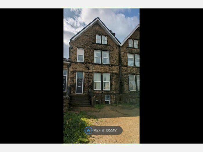2 Bedroom Flat To Rent In New Hey Road, Huddersfield, HD3