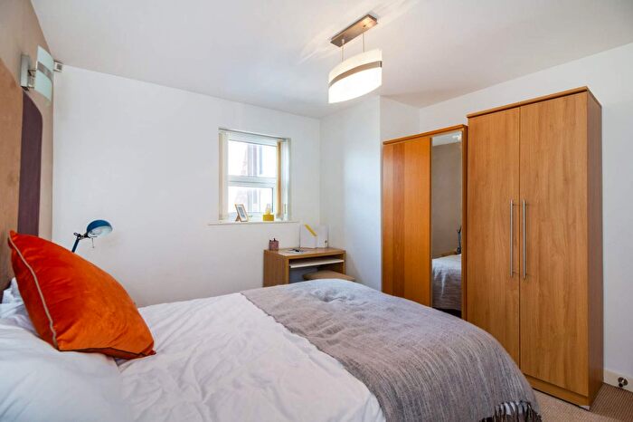 1 Bedroom Flat To Rent In Victoria Terrace, Leeds, LS3