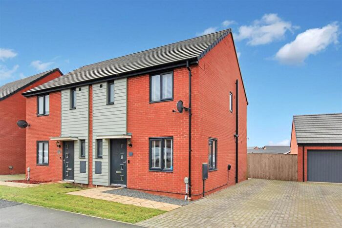 3 Bedroom Semi-Detached House For Sale In Fitzhugh Rise, Wellingborough, NN8