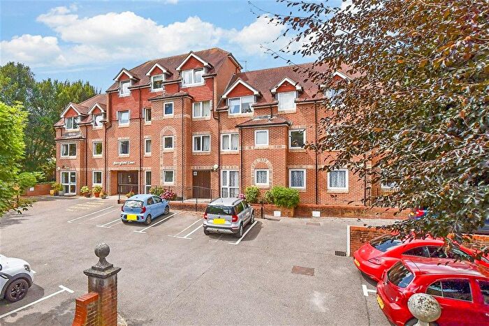 2 Bedroom Flat For Sale In Waterloo Road, Tonbridge, Kent, TN9