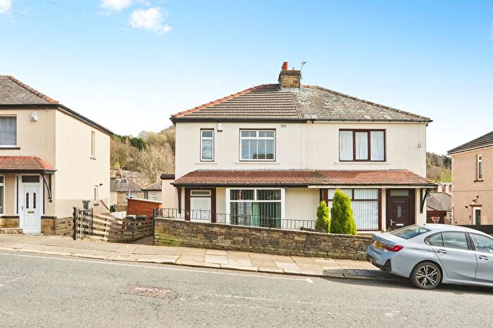 3 Bedroom Semi Detached House For Sale In Gaisby Lane, Shipley, BD18