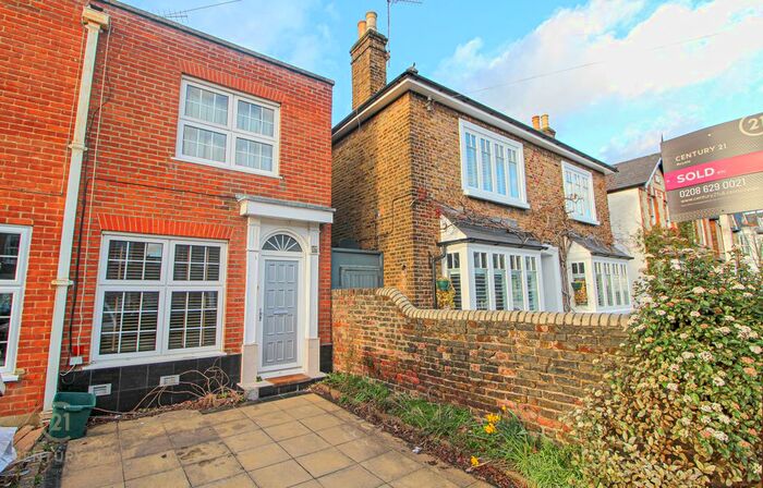 2 Bedroom End Of Terrace House To Rent In Gibbon Road, Kingston Upon Thames, KT2