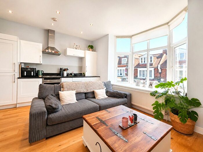 1 Bedroom Flat To Rent In Sheen Lane, London, SW14