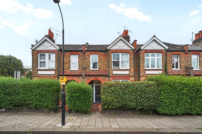 2 Bedroom Flat To Rent In Emlyn Road, London, W12