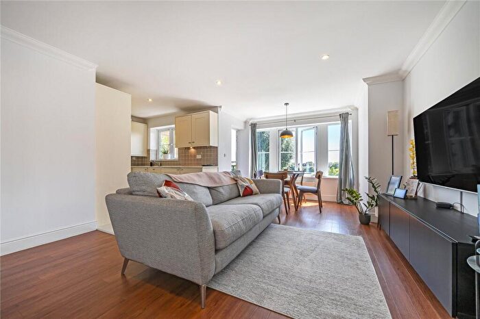 2 Bedroom Flat For Sale In Bayswater Close, Palmers Green, London, N13
