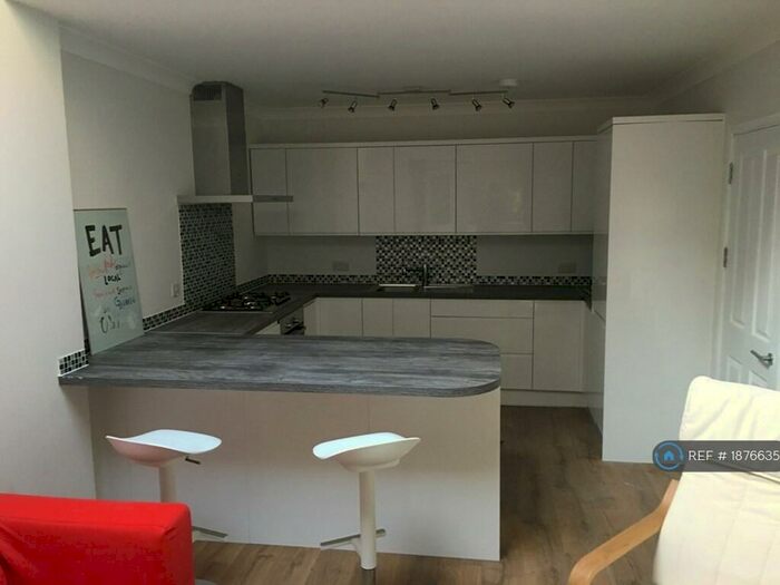 5 Bedroom Semi-Detached House To Rent In Battery Hill, Winchester, SO22