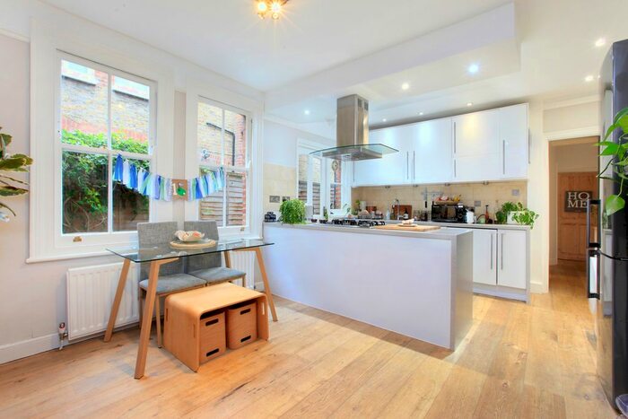 3 Bedroom Maisonette To Rent In Trouville Road, Clapham, SW4