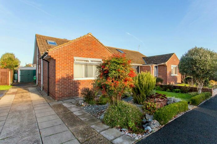 4 Bedroom Chalet For Sale In Hillcrest Road, Littlebourne, CT3