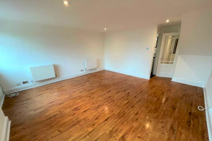 3 Bedroom House To Rent In Ramshead Grove, Leeds, LS14