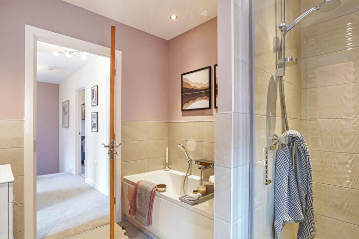 4 Bedroom Detached House For Sale In Great Horwood Road, Winslow, MK18