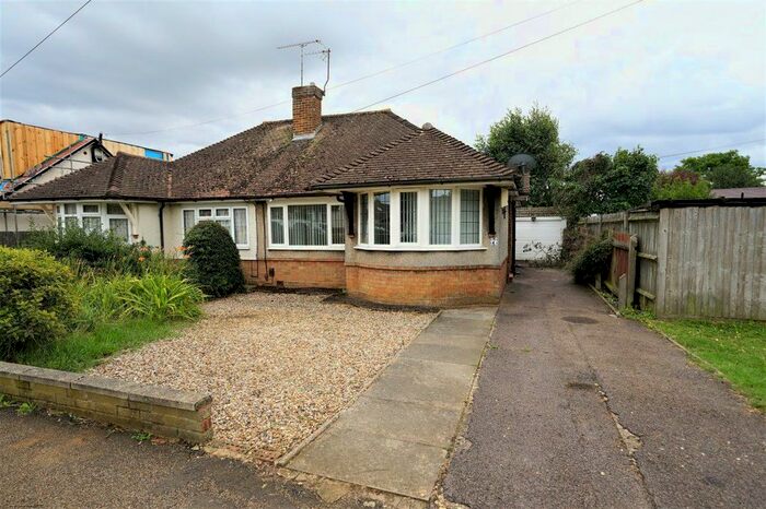 2 Bedroom Bungalow To Rent In Russell Road, Toddington, Dunstable, LU5